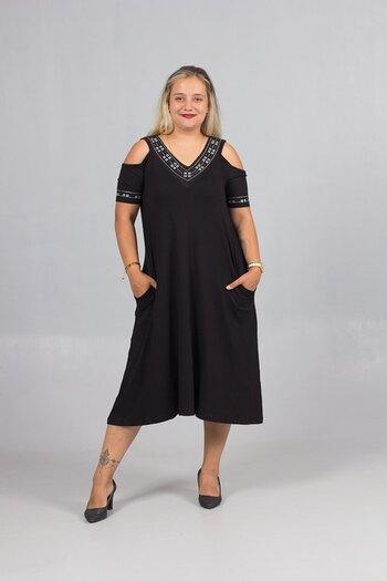 Truva XXL Plus Size Stone Embroidered Shoulder Window V-Neck Dress – Stylish and Elegant Design