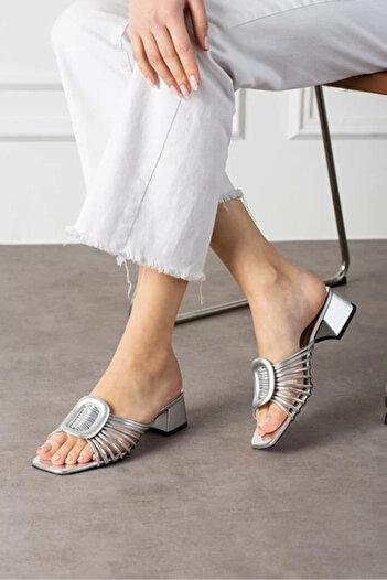 gizmurstore Anca silver patent leather high heeled slippers