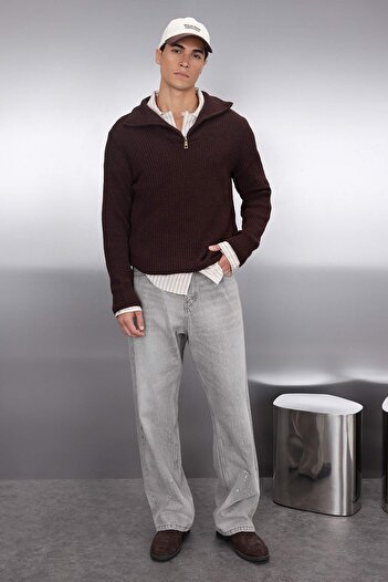 Trendyol Collection Brauner Fischer-Strickpullover aus normaler Wolle mit Reißverschluss TMNAW22KZ0347