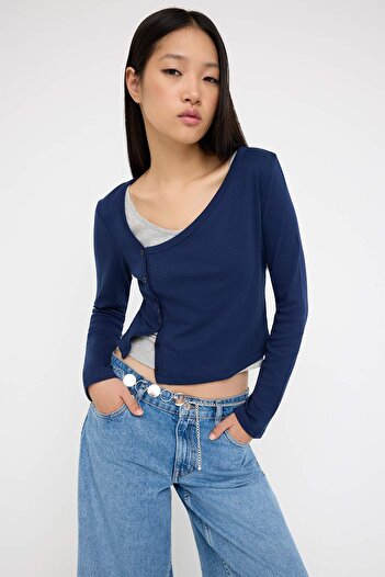 Trendyol Collection Set de 2 bucăți bleumarin-gri, cu guler asimetric, cu nasturi, bluză tricotată elastică, care se potrivește pe corp TWOAW26BZ00042