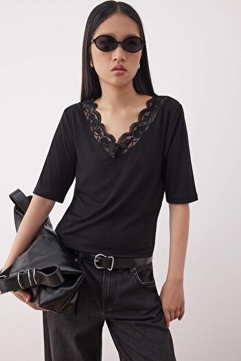 Trendyol Collection Black Three Quarter Sleeve Lace Detail Fitted/Slim Fit Knitted Blouse Twoaw26Bz00219