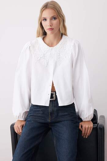 Trendyol Collection White Guipure Collar Detailed Lightweight Crop Shirt Twoaw26Go00071