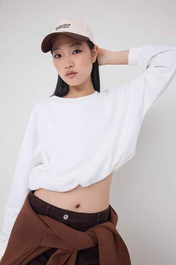 Trendyol Collection Ecru Relaxed/Comfortable Fit Elastic Waist Crop Knitted Sweatshirt Twoaw26Sw00000