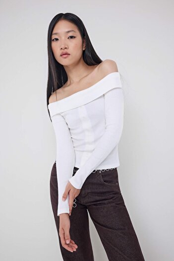 Trendyol Collection Ecru Fitted/Slim Fit Carmen Collar Buttoned Ribbed Stretchy Knitted Blouse Twoaw26Bz00076