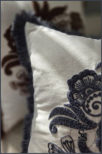 SasoHome Beauty Flowers Punch Embroidery Patterned Linen Throw Pillow Cover