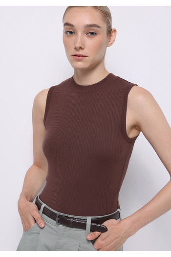 Colin's Slim Fit Women's Brown Undershirt