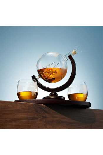 Elindor Globe whiskey decanter set with 2 engraved glasses and wooden stand, hand-blown glass, 850 ml