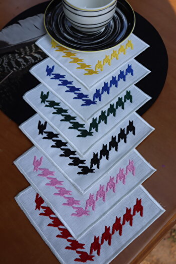 vipceyiz Multicolored Houndstooth Patterned Coffee Side Presentation Napkin (6 Pieces)