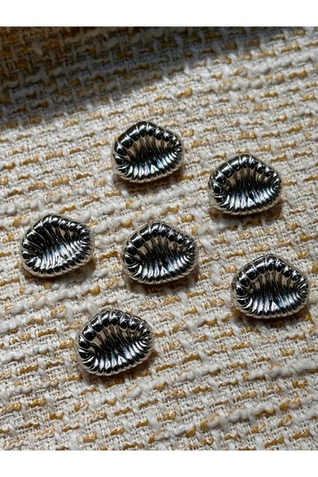ODDA TASARIM ATÖLYESİ Hollowed Out Silver Color New Season 1.8cm Button Set on Print Model