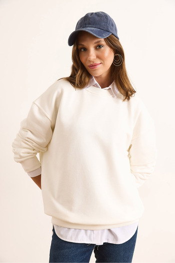Olalook Women's White Thick Basic Sweatshirt with Stitching Detail Swt-19000725