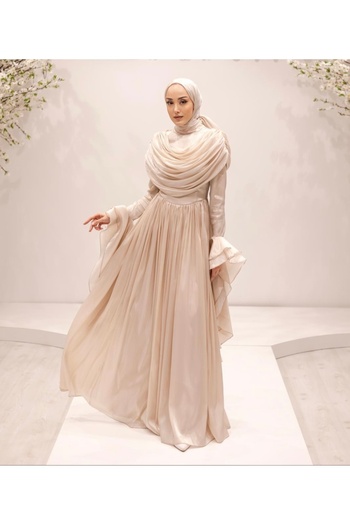 Hürrem Aldinç Minimalist Sparkle: Hijab Evening Dress with Drape Detail