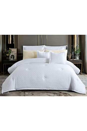 SNOOZYL A uniquely designed king-size double bed sheet for a luxurious hotel experience. The quilt is filled with microfiber, measuring 170*230cm.