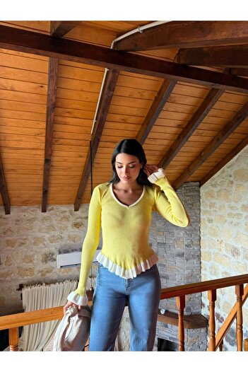 LE CARAMBOLE Women's Yellow V-Neck Ribbed Flounce Knitwear Sweater