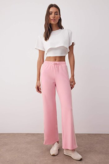 Trendyol Collection Ροζ ριγέ υφασμάτινο αθλητικό πλεκτό παντελόνι κατάδυσης/σκουμπάς THMSS25EA00006