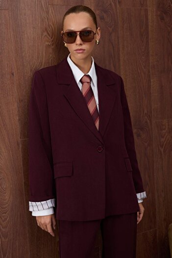 Trendyol Collection Jachetă blazer cu croială obișnuită/cu croială normală, colecție specială, cu căptușeală cu dungi bordeaux TWOAW26BC00057