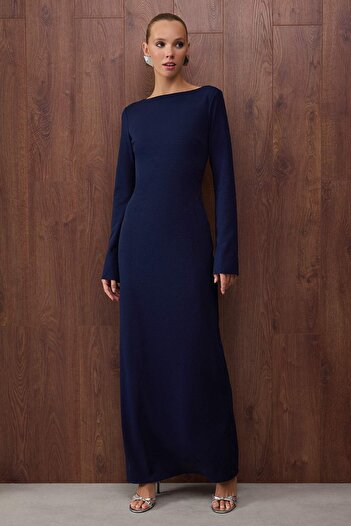 Trendyol Collection Spezielle Kollektion: Marineblaues, figurbetontes Maxi-Abendkleid mit Rückendetail, Abschlusskleid TPRAW26AE00005