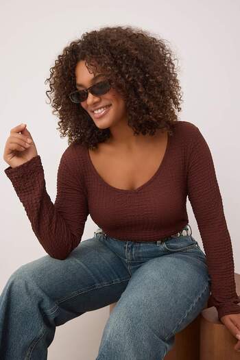 Trendyol Curve Brown Seersucker Knitted Plus Size Blouse
