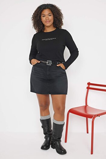 Trendyol Curve Teen Black Slogan Printed Body Fitting Crop Stretchy Knitted Blouse Tbbaw26Af00021
