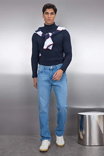 Trendyol Collection Blaue Jeans aus 100 % Baumwolle mit gerader Passform TMNAW23JE00011