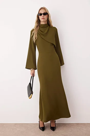 Trendyol Modest Khakifarbenes, detailliert gewebtes Abendkleid mit Drapierung TCTAW26DB00000