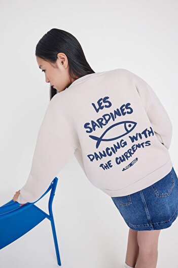 Trendyol Collection Hanorac tricotat oversize/larg cu imprimeu pe spate din piatră, cu fleece în interior gros TWOAW26SW00118