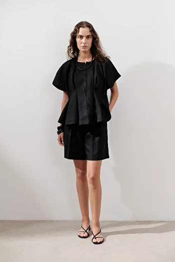 Manuka Linen Pleated Bermuda Shorts Black