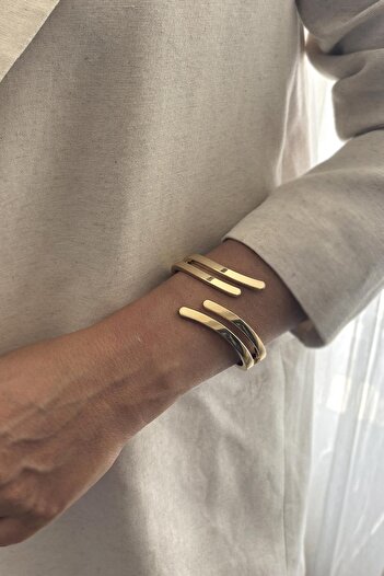 New Obsessions Vip Gold Geometric Thick Handcuff Bracelet