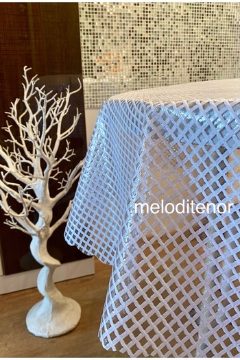 TNR Transparent Coating White Mesh Chain Hole Non-Slip Luxury Pvc Round Oilcloth Tablecloth