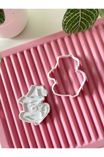 By Selen Suyolcu Grinch Stamp and Cutter