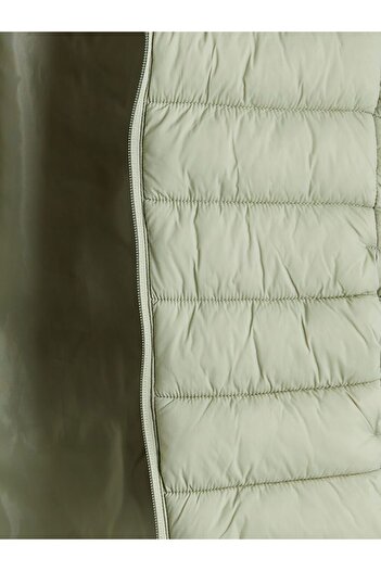 LC Waikiki LCW Kids Kapüşonlu Erkek Çocuk Şişme Yelek