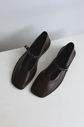 LUTVELIZADE Babet 2523 - Windowed Blunt Bitter Brown Women's Babet