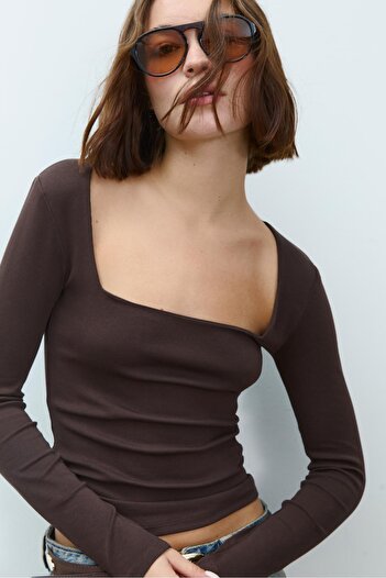 Stradivarius Basic T-shirt with square neckline
