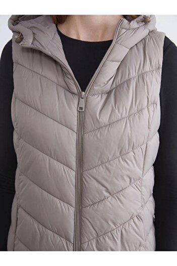 LC Waikiki Lcwaikiki Classic Hooded Women's Puffer Vest (W5)