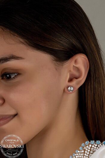 Swaroski Zirconia Crystal Stone Women's Ss Nail Stud Silver Earrings |   Eye-Catching Nail Detail with Special Cut