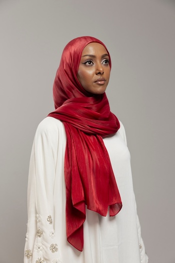Ophelia Organza hijab by red