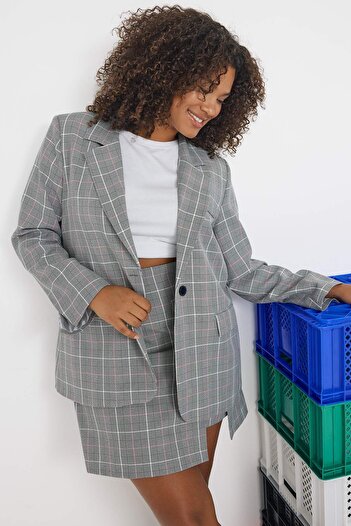 Trendyol Curve Teen Gray Plaid Oversized Woven Jacket Tbbaw26Ag00025