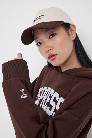 Trendyol Collection Teen Dark Brown Oversize/Wide Fit Embroidered Knitted Sweatshirt Twoaw26Sw00157