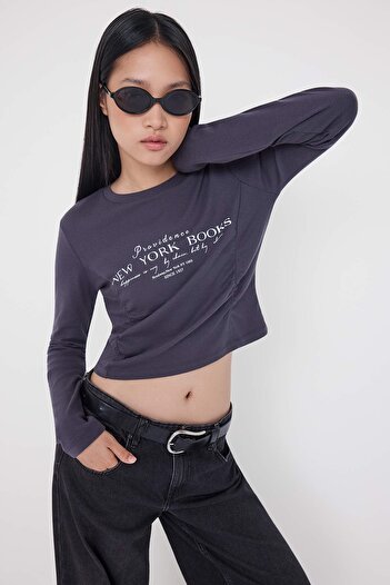 Trendyol Collection Anthracite Slogan Printed Fitted/Slim Fit Knitted T-Shirt Twoaw26Ts00017