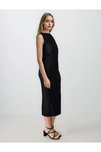 Jimmy Key Black Straight Cut Regular Waist Pleated Knitted Midi Skirt
