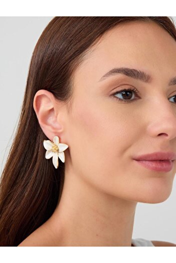 Jimmy Key Modern Earrings with Shiny Flower Figures in Gold Color