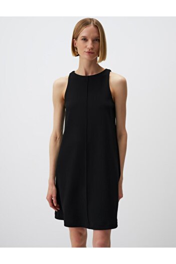 Jimmy Key Schwarzes Basic-Minikleid mit Rundhalsausschnitt und Ärmeln