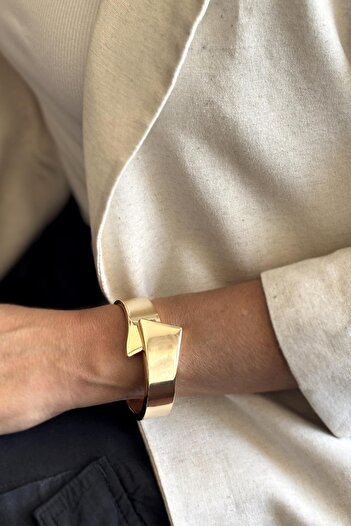 New Obsessions Vip Gold Geometric Thick Handcuff Bracelet