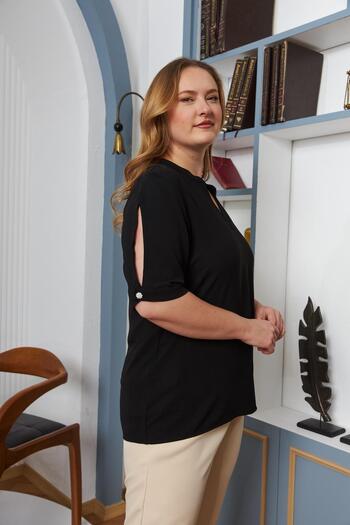 Imagine Giyim Plus Size Black Blouse with Sleeve Slit Detail – the New Elegance with Modern Touches