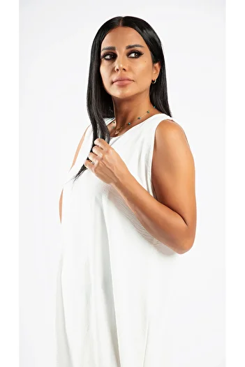 outline White dress under the abaya