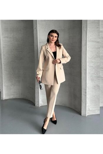 PARLAMBUTİK DÜĞMESİZ KADIN İKİLİ TAKIM ELBİSE