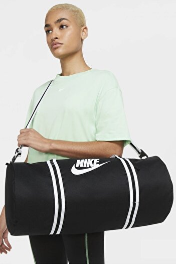 Nike Geantă Heritage Duff 30 LT unisex (53,5 cm x 25,5 cm x 25,5 cm) în stil casual, neagră