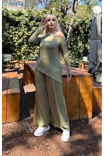 Butik Nilyam Women's Plus Size Boat Neck Asymmetrical Cut Flexible Tracksuit Set with Finger Loop Detail 24902