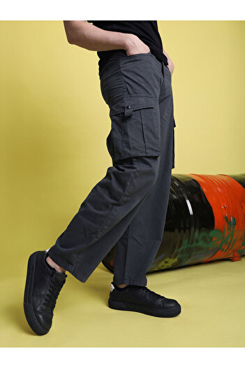 Bene Kleed By Styli Men Grey Baggy Fit Cargo Trousers