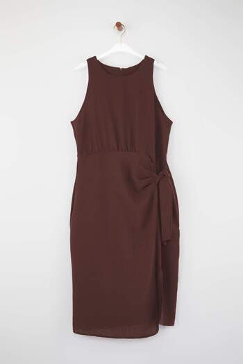 Trendyol Curve Brown Slit and Tie Detail Flannel Midi Woven Plus Size Dress Tbbss25Ah00250