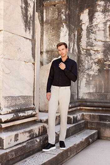 Morven Erkek Siyah Slim Fit Dar Kesim Düz Sert Yaka Uzun Kollu Gömlek